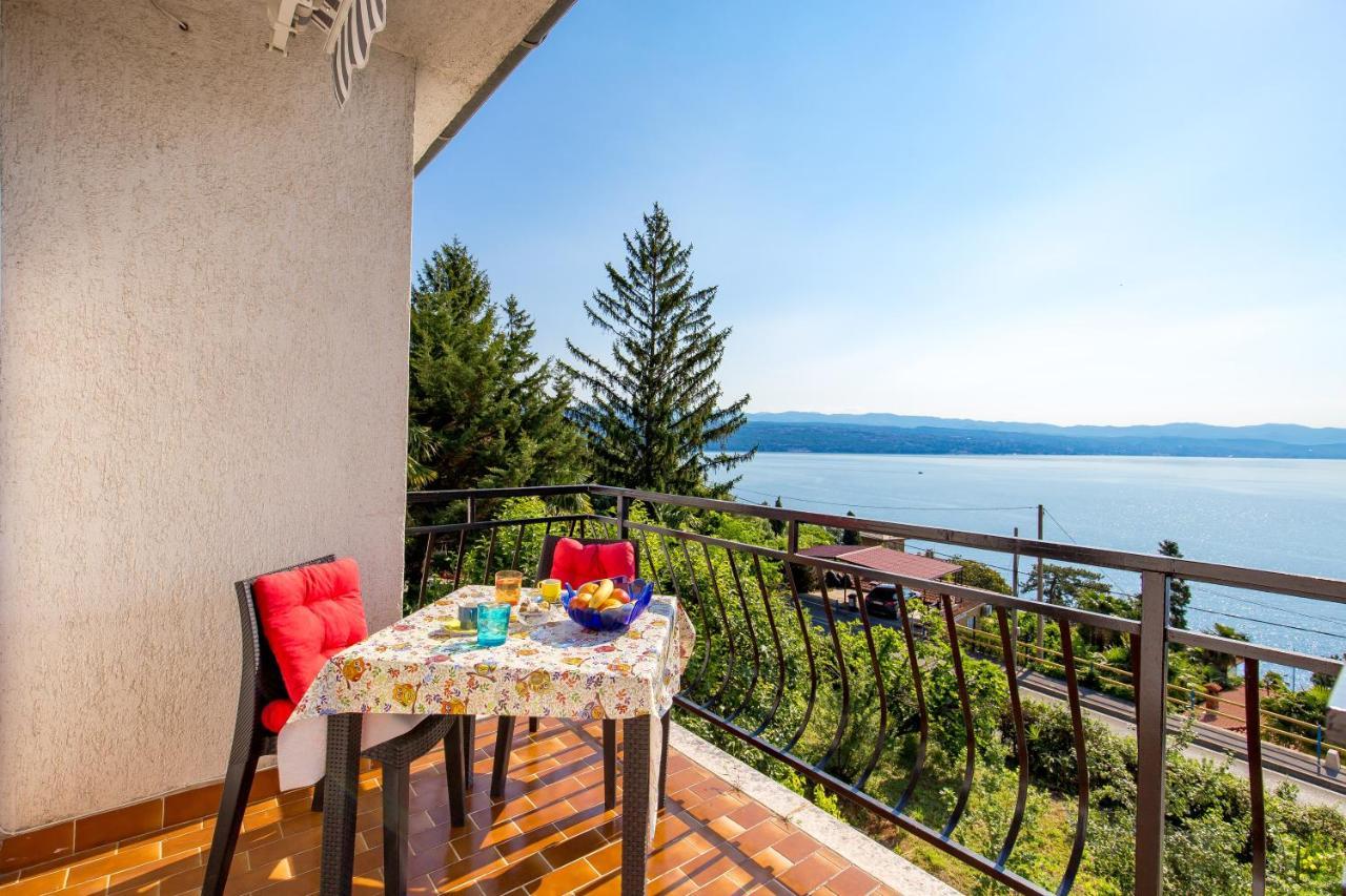Apartmani Hrvatin Опатия Экстерьер фото
