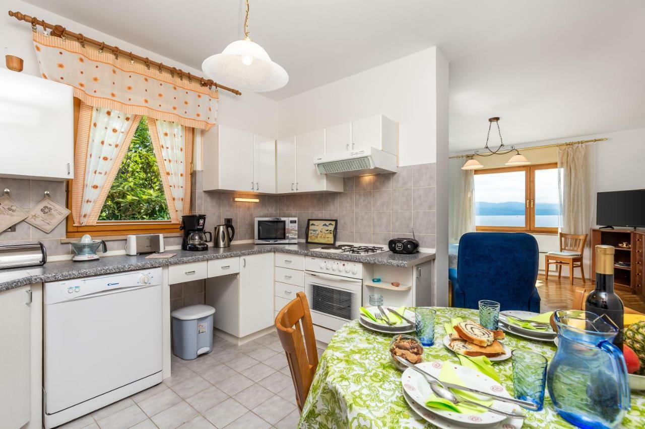 Apartmani Hrvatin Опатия Экстерьер фото