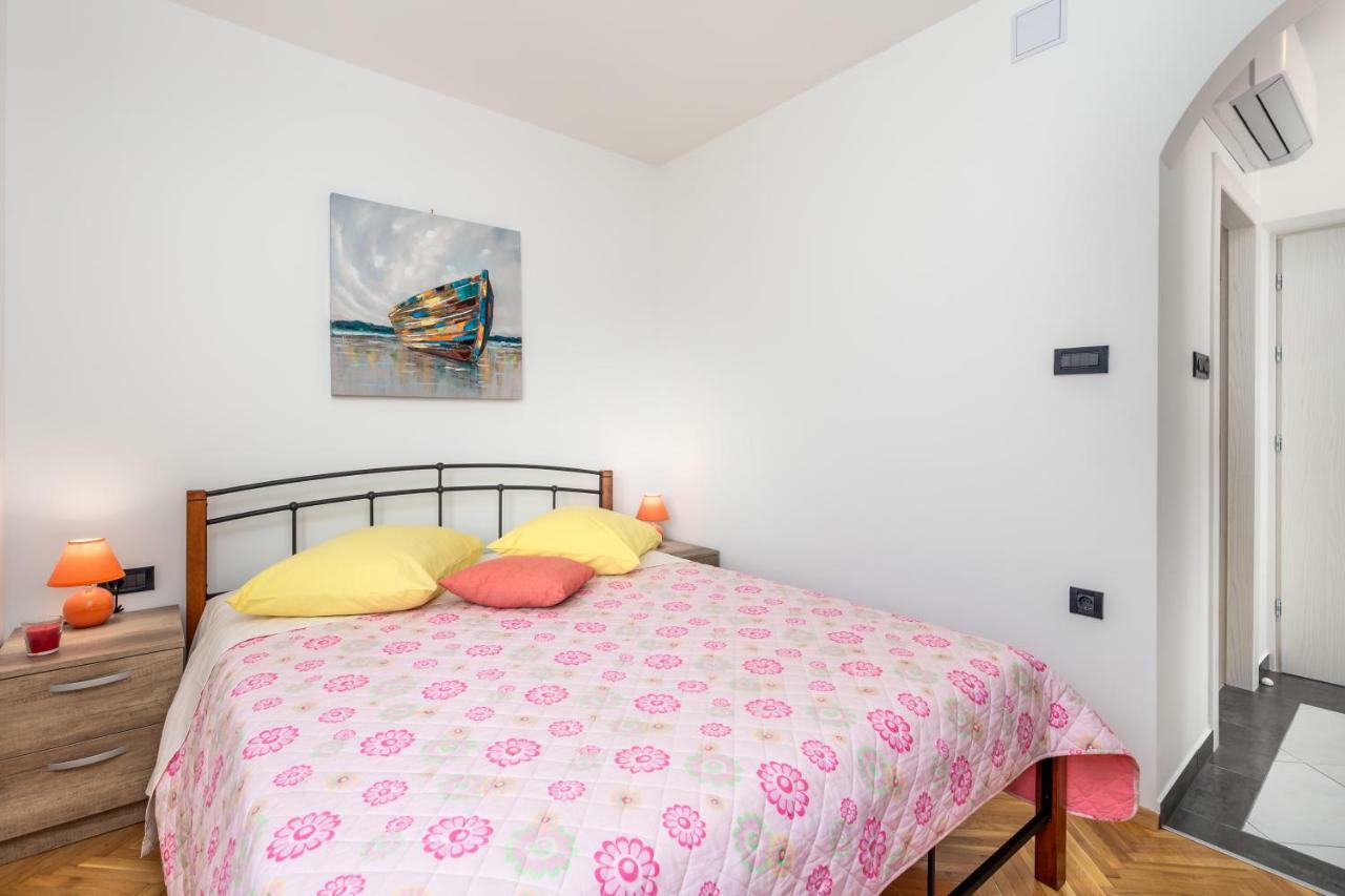 Apartmani Hrvatin Опатия Экстерьер фото